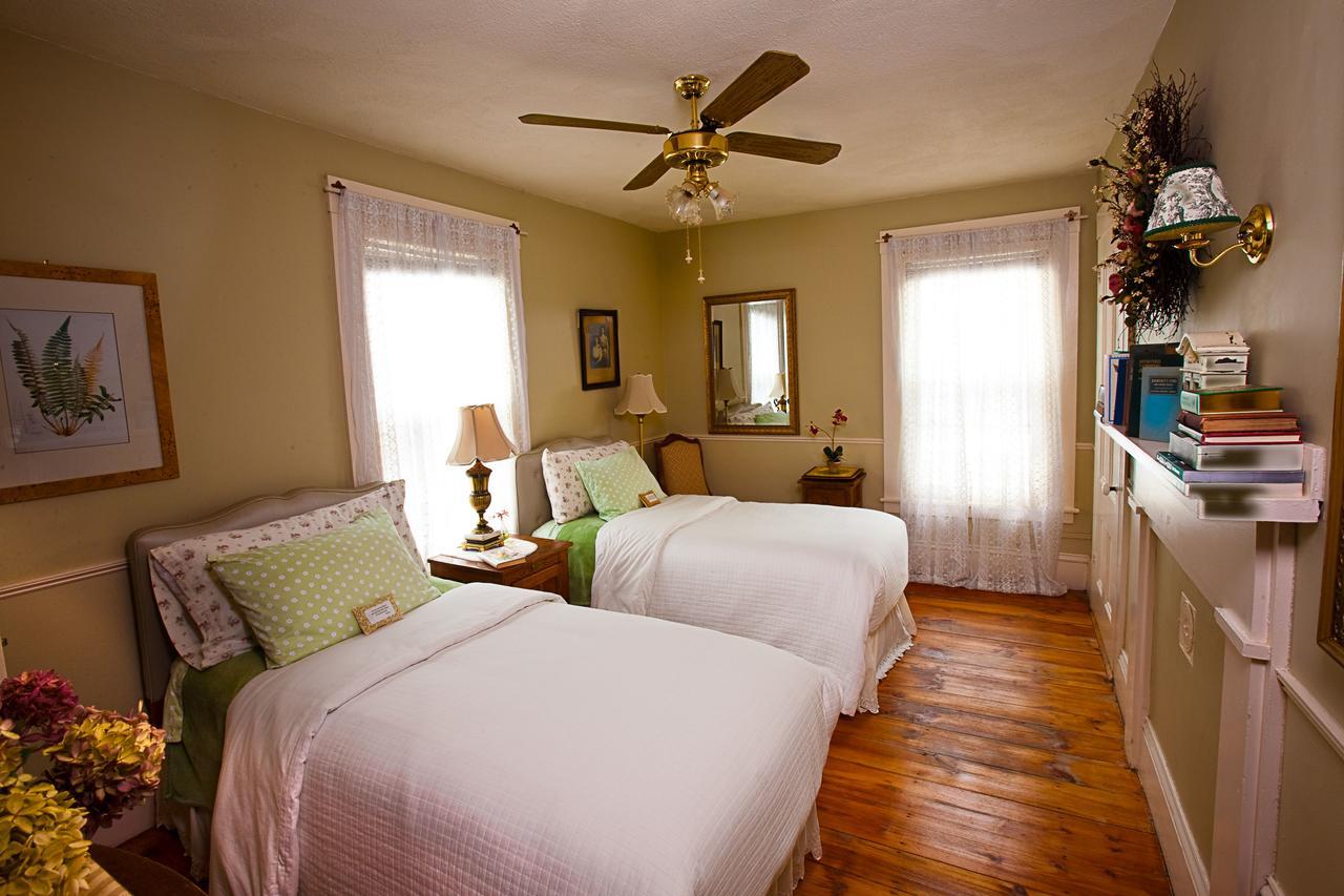 Lyttleton Inn Littleton Bagian luar foto